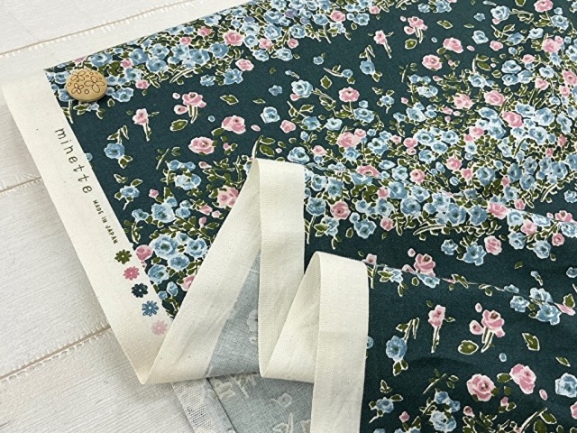 【反売り】  コットンシーチングプリント ＊ minette Rose [プレミアムソフト加工]　    ディープグリーン系[ 幅１０５ｃｍ×約３.３ｍ ]