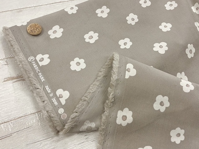 現品処分！シャツコールプリント＊Fancy Flower (ファンシーフラワー)　 グレージュ系 [ 幅１０５ｃｍ×約２.３ｍ ］