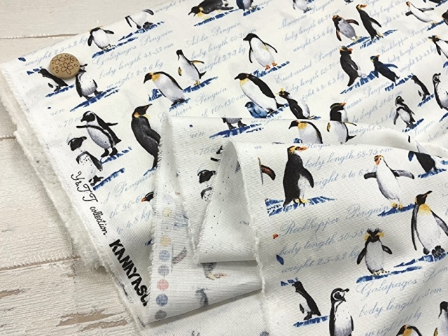 現品処分！コットンオックスプリント＊ペンギンの仲間たち　アイボリーホワイト系 [ 幅１１０ｃｍ×約２.９ｍ ］