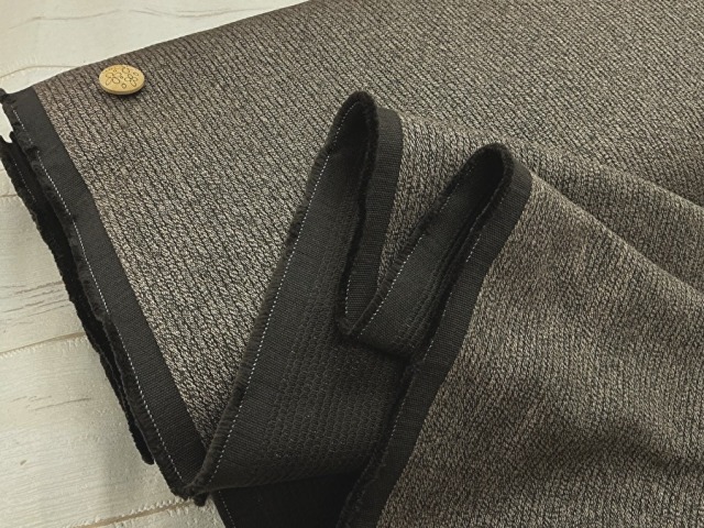 訳あり！練習用などに！【反売り】ややハリ感のある 厚手 霜降り調 太畝ピケ　ダークカーキブラウン系[ 幅１１０ｃｍ×約５.５ｍ ]