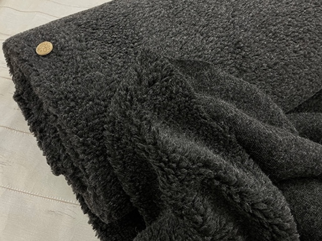 【反売り】ボリューム感があって軽くてあったか！『Ｔ／Ｗ もこもこボア 』【 イタリア製 】　杢チャコール系 [ 幅１４５ｃｍ×約３ｍ ]