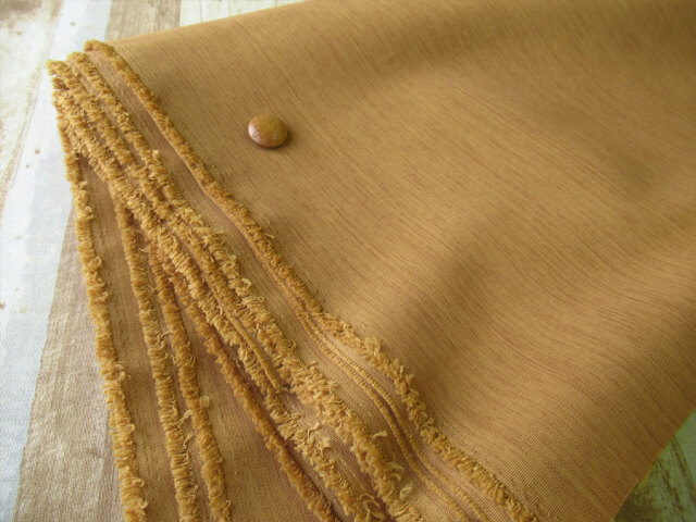 【反売り】　光沢感のあるポリエステルジャガード『縦スラブ柄』　マスタードベージュ系　[５ｍカット・１０ｍ カット]
