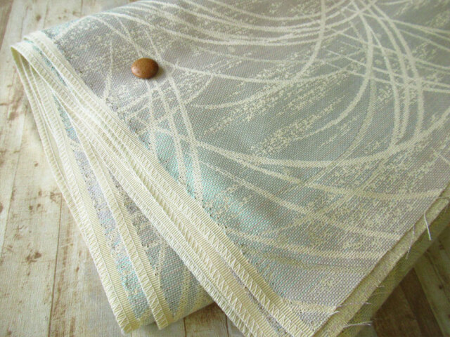 【反売り】　光沢感のある合繊ジャガード『野原柄』　クリームベージュ系　[５ｍカット・１０ｍ カット]