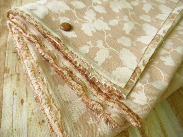 【反売り】　防炎グログラン調ポリエステルジャガード『リーフ柄』　ベージュ×クリームベージュ　[５ｍカット・１０ｍ カット]