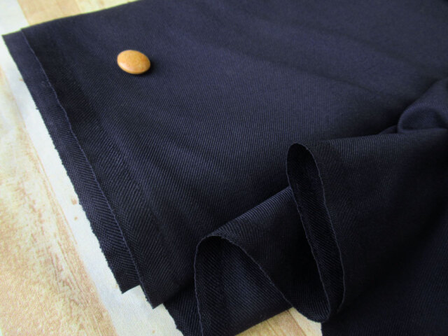 【反売り】　幅１５０ｃｍ・Ｔ/Wギャバジン　ダークネイビー系　[ メーター選択制 ]