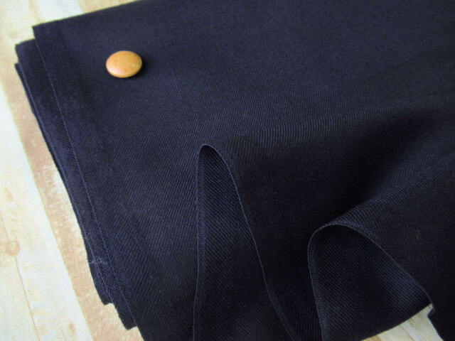 【反売り】　幅１５０ｃｍ・Ｔ/Wギャバジン　ネイビーブラック系　[ メーター選択制 ]