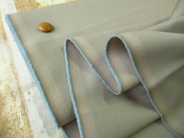 【反売り】　ワイド幅　Ｔ/Ｃ撥水ギャバ　サンドベージュ×アクアブルー系[ 幅１４０ｃｍ×約５ｍ巻 ]