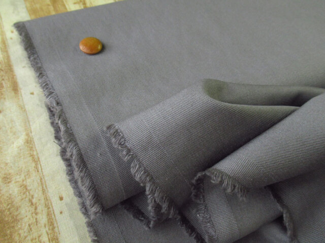 【反売り】　ワイド幅　Ｔ/Ｃカツラギ　ダークグレー系[ 幅１４５ｃｍ×約４ｍ巻 ]