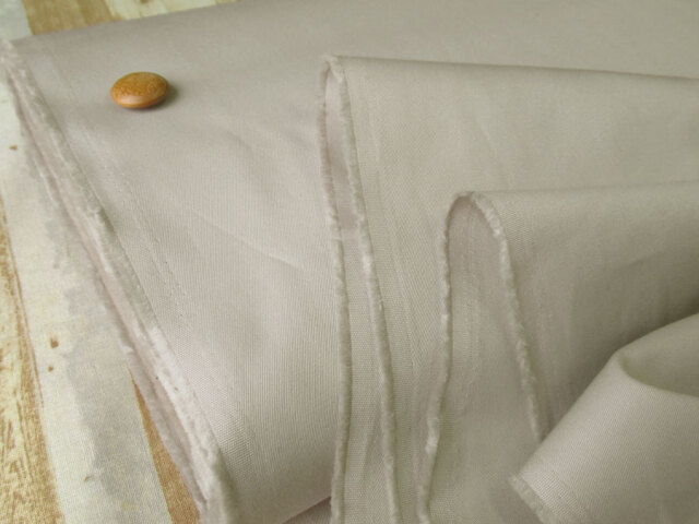 わけあり！【反売り】　ワイド幅　マイクロツイル　ライトサンドベージュ系[ 幅１４８ｃｍ×約９ｍ巻 ]