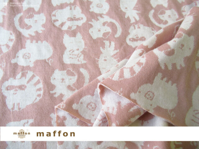 【 maffon (マフォン) 】 約７５ｃｍ幅　リバーシブルジャガード接結ニット 『 こぶたぬきつねこ柄』 ピンクベージュ /アイボリー