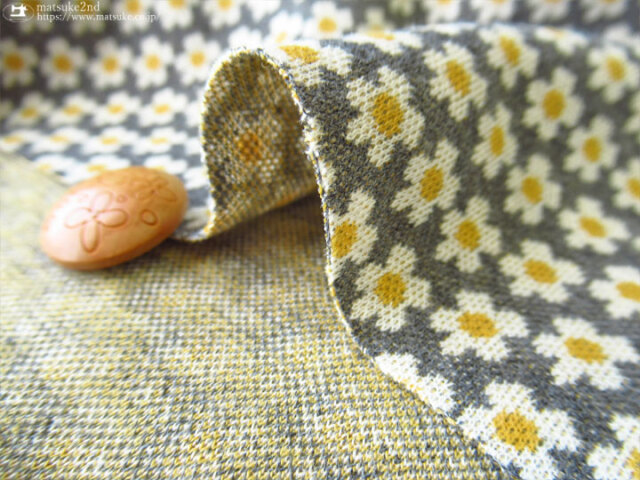 小さな白いお花がキュート！『 幅約80cm ジャガードニット