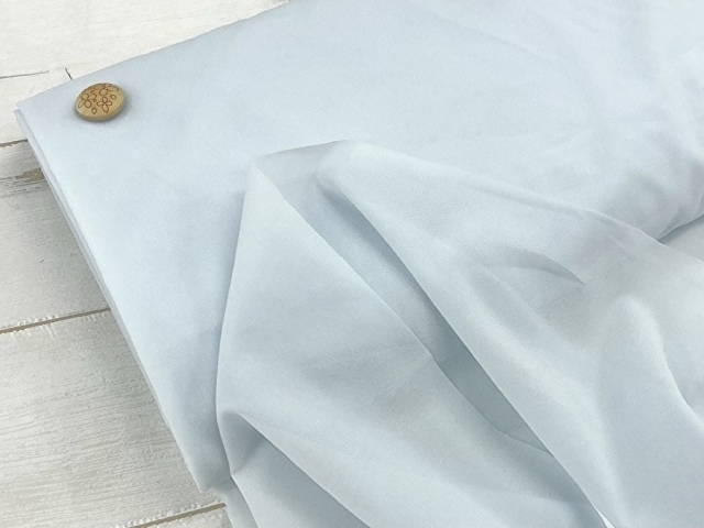 【反売り】  [やや薄手タイプ] ニット用織物接着芯　 ライトブルー系 [ 幅１１０ｃｍ×約１０ｍ巻 ]