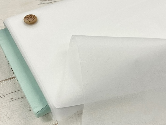 【反売り】  普通地不織布接着芯　 オフホワイト系 [ 幅１００ｃｍ×約１０ｍ巻 ]
