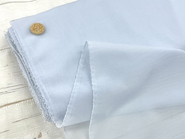 【反売り】  [薄手タイプ] ニット用織物接着芯　 パウダーブルー系 [ 幅１１０ｃｍ×約５.５m巻 ]