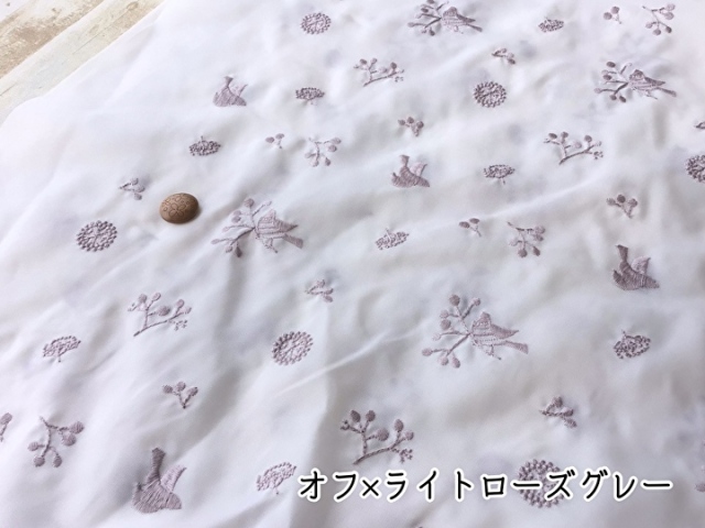 美品✨ フィオリ ナイロンコート ターコイズ 刻印ボタン ロゴ刺繍 大きめ フルーツ刺繍ポロカラーノースリニットジレ／接触冷感（ベスト