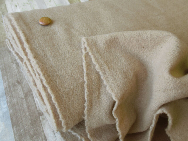 わけあり！【反売り】　１／１０　やわらかウール混ツイード　サンドベージュ系[ 幅１４８ｃｍ×５．５ｍ巻 ]