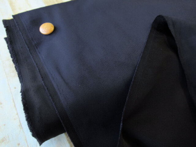 【反売り】　マイクロライトスウェード　ネイビー系[ 幅１４０ｃｍ×約１０ｍ巻 ]