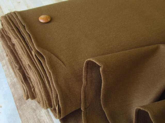 わけあり！【反売り】　圧縮ウールニット　ダークキャメル系[ 幅１３５ｃｍ×約６ｍ巻 ]