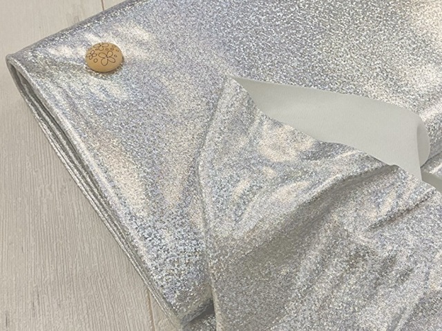【反売り】　舞台衣装向け！ホログラム柄の箔押しニット　シルバー系[ 幅１３５ｃｍ×約５.７ｍ巻 ]