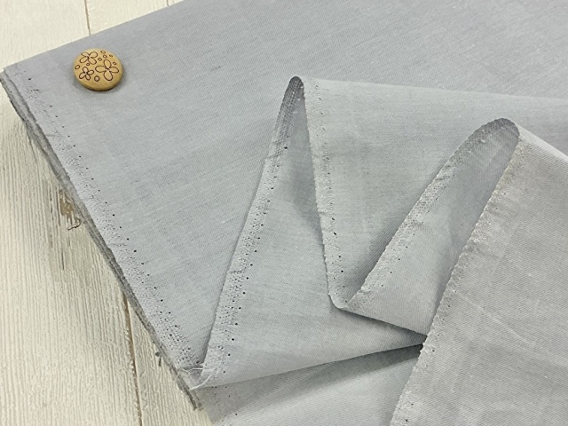 【反売り】ほどよいハリ感のあるコットンスレキ風　アイスブルーグレー系[ 幅１００ｃｍ×約７.５ｍ ］