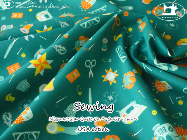 お買い得！【コットン USAプリント】　Missouri Star Quilt Co. ～ Quilt Town～　＊　Sewing　ティールブルー