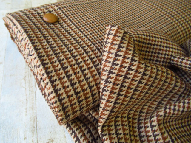 【反売り】ウール混ビッググレンチェック　ベージュ×ブラウン系[ 幅１４０ｃｍ×約５ｍ巻 ]