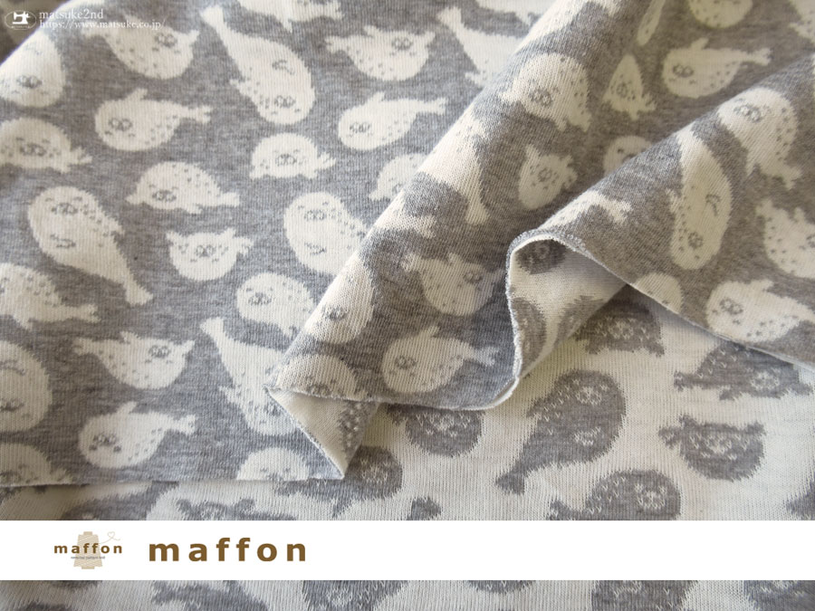 【 maffon (マフォン) 】 約７５ｃｍ幅　リバーシブルジャガード接結ニット 『 ぷかぷかごまちゃん柄』 杢グレー /アイボリー