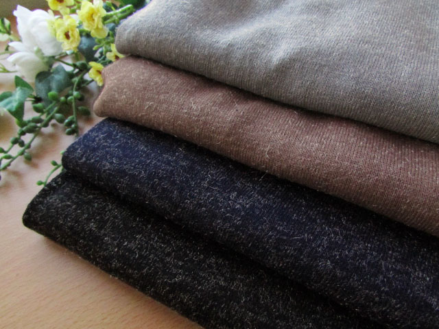 ２０％OFF! アパレル使用反！ ラメ入り天竺ニット