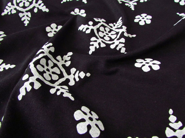 ２０％OFF!【デッドストック反】やや薄手天竺ニット　＊雪のお花＊　ブラック