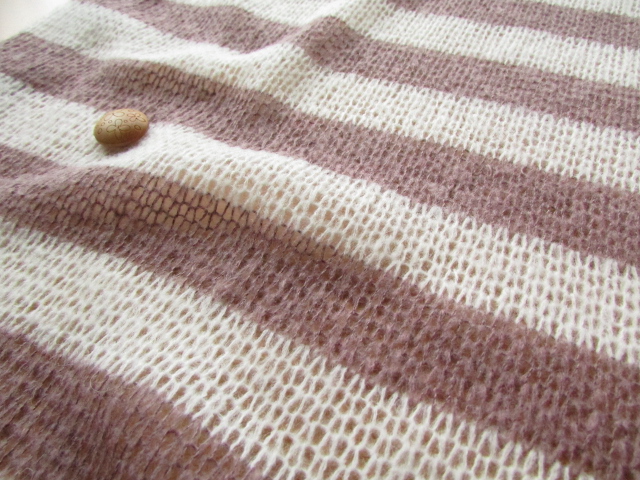 ２０％OFF!【デッドストック反】約１００ｃｍ巾 アクリルざっくりボーダーニット　プラム×オフホワイト