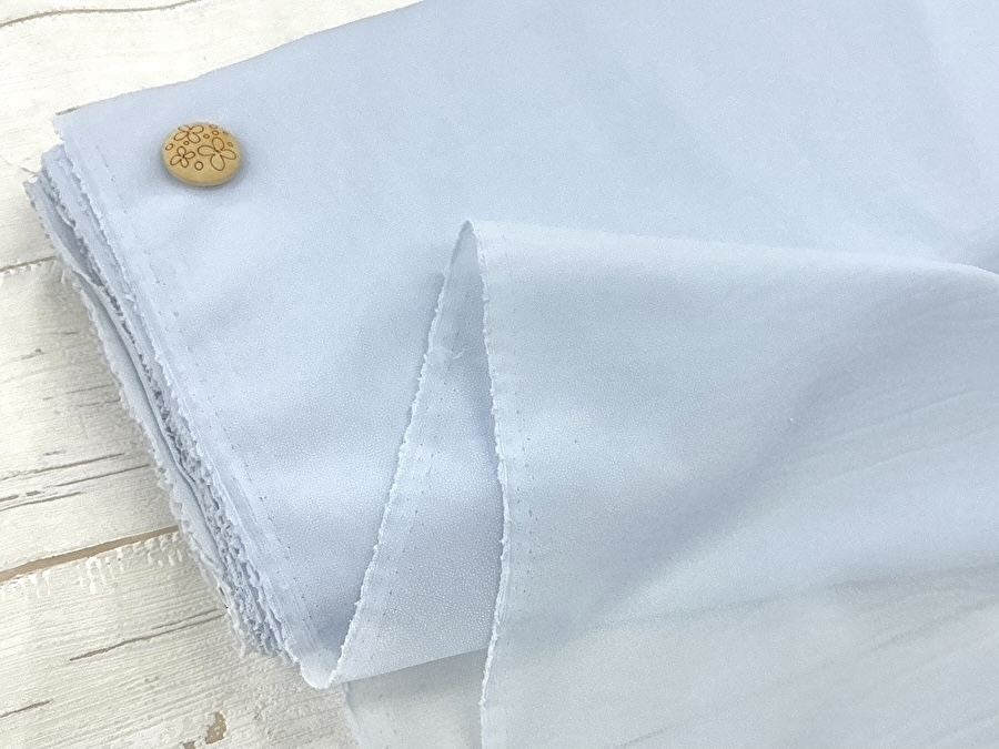 【反売り】  [薄手タイプ] ニット用織物接着芯　 パウダーブルー系 [ 幅１１０ｃｍ×約５.５m巻 ]
