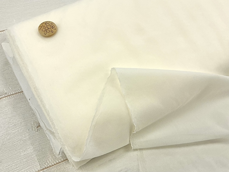 【反売り】  [やや薄手ソフトタイプ] ニット用織物接着芯　 アイボリーホワイト系 [ 幅１１０ｃｍ×約１０.５ｍ巻 ]