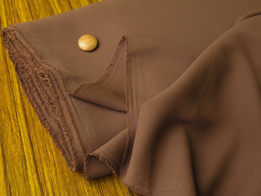 【反売り】　薄手ポリエステルアムンゼン　ブラウン系[ 幅１４０ｃｍ×７ｍ巻 ]