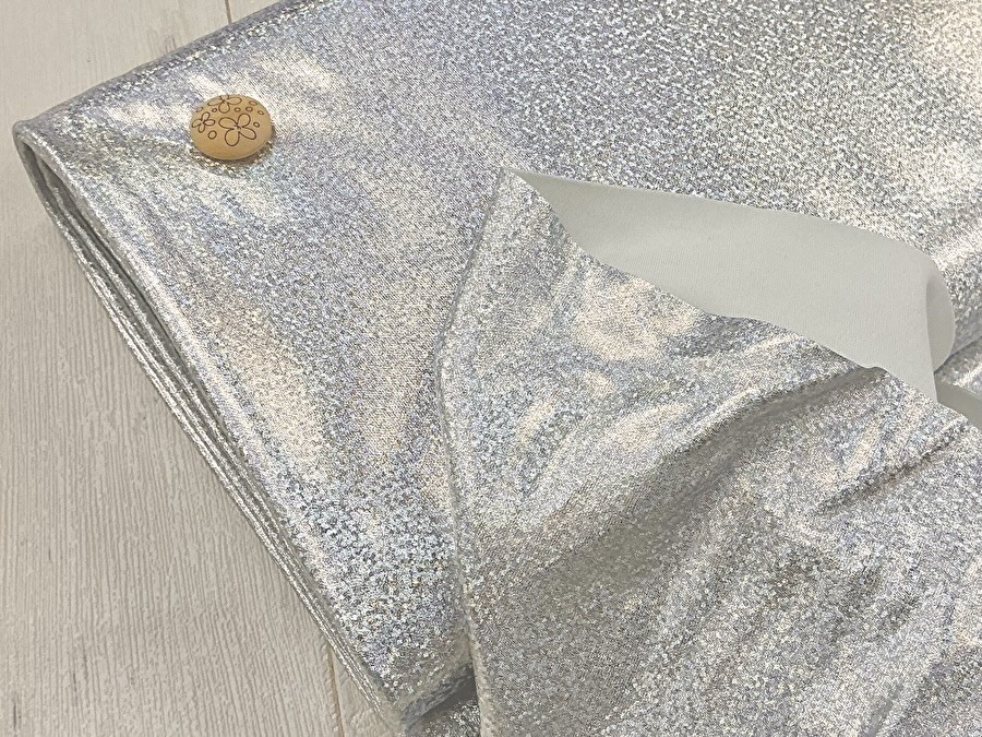 【反売り】　舞台衣装向け！ホログラム柄の箔押しニット　シルバー系[ 幅１３５ｃｍ×約５.７ｍ巻 ]