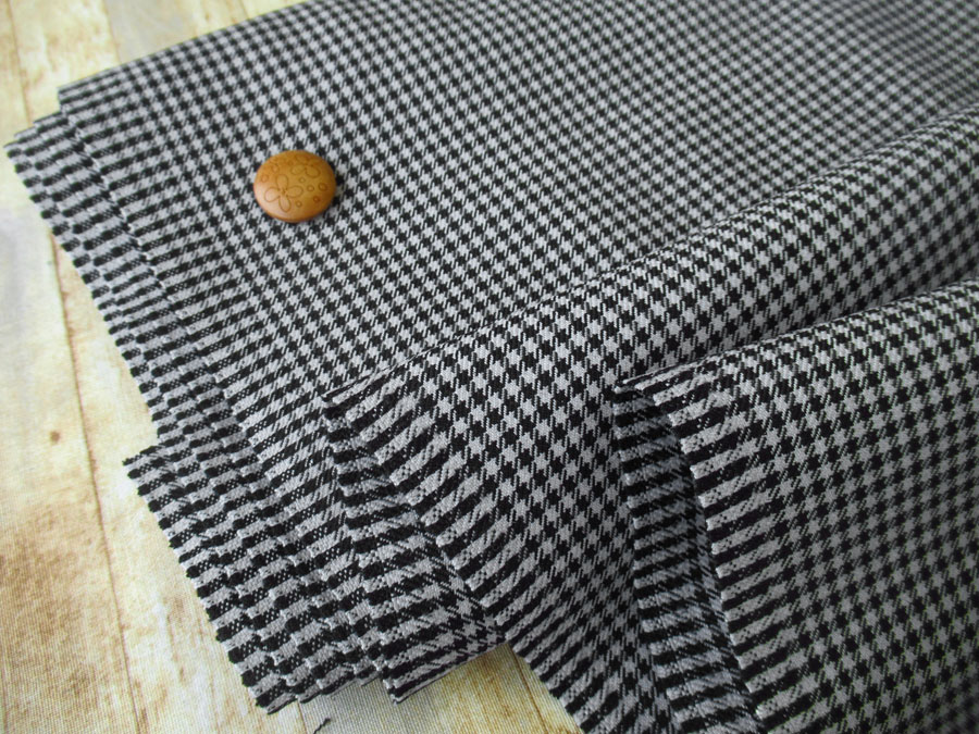 現品処分！　Ｔ/W千鳥ジャガード　ブラック×グレー系　[ 幅１５０ｃｍ×約２．５ｍ ]