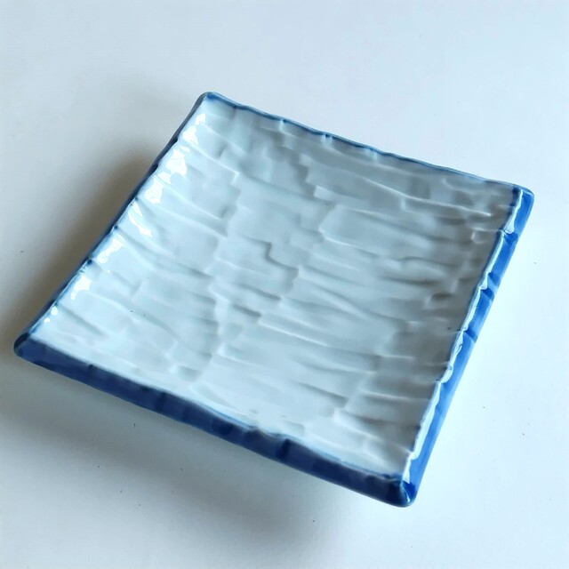 有田焼　特価品_渕呉須ガタ彫　角小皿【Web有田陶器市限定！】