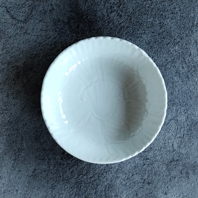 有田焼　特価品_花弁彫深皿【Web有田陶器市限定！】