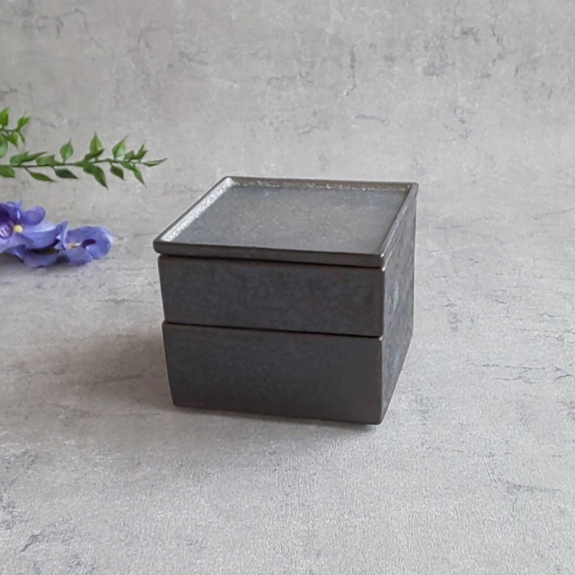 有田焼 陶悦窯 黒晶金塗り・銀塗り 11cm角陶箱