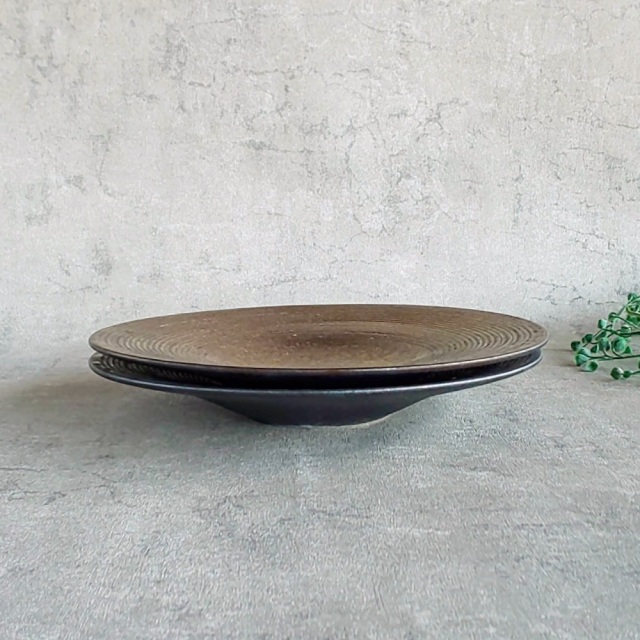 有田焼 陶悦窯 晶金塗り・銀塗り 24cm千段平皿【予約販売】