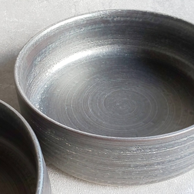 有田焼 陶悦窯 晶雲母銀 18cm丸陶箱
