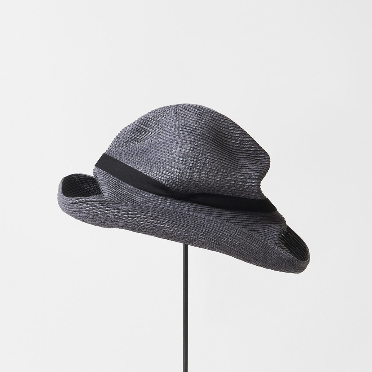 BOXED HAT 11cm brim organdy ribbon / charcoal base