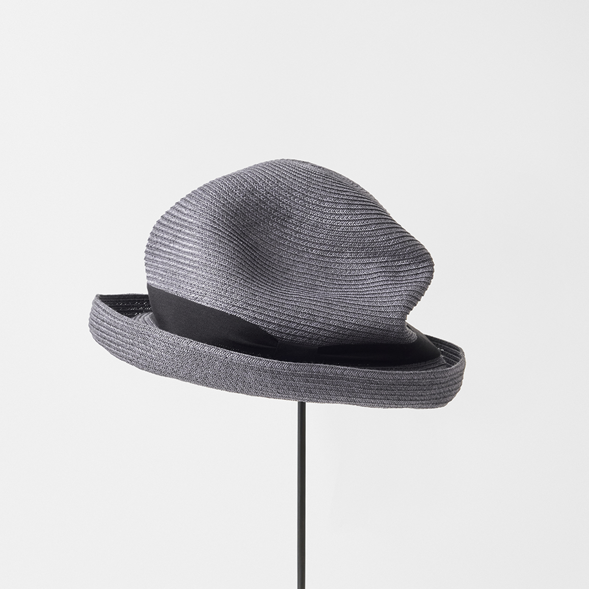 BOXED HAT 7cm brim grosgrain ribbon / charcoal base