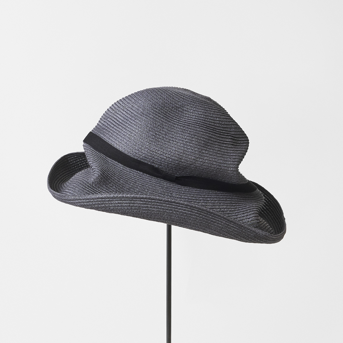 BOXED HAT 11cm brim organdy ribbon / charcoal base