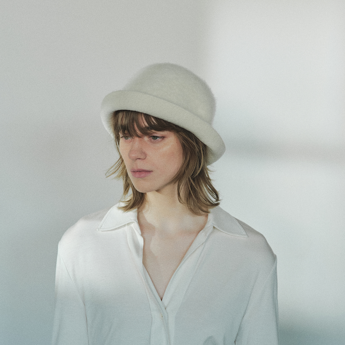 bell hat acrylic stick - cashmere