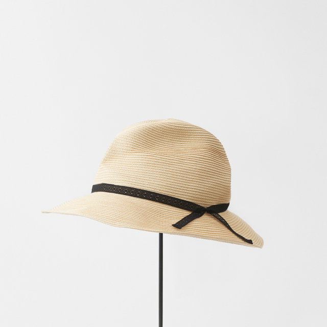 BOXED HAT 7cm brim lace ribbon / light beige base