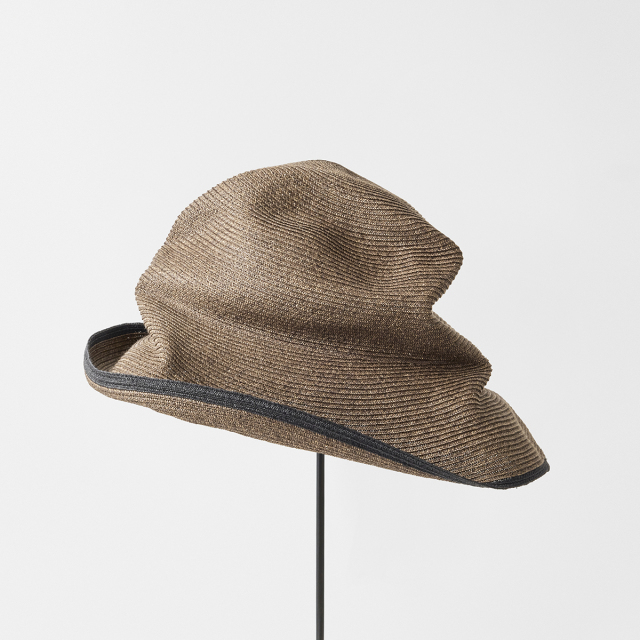 BOXED HAT 11cm brim switch color line edge