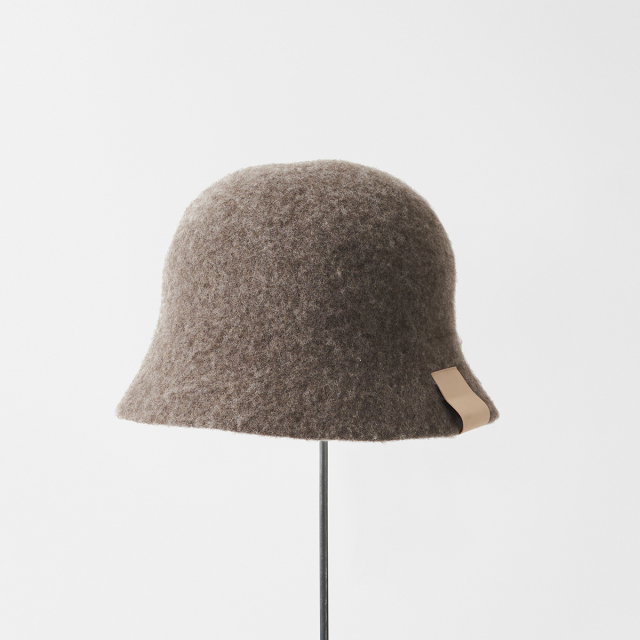 bell hat - black merino