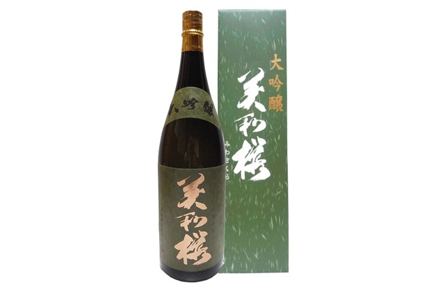 大吟醸 1800ml  化粧箱入（美和桜酒造）送料別　※日付指定不可・お歳暮対象外