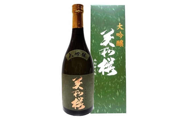 大吟醸  720ml 化粧箱入（美和桜酒造）送料別　※日付指定不可・お歳暮対象外