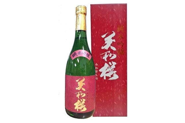 純米吟醸  720ml 化粧箱入（美和桜酒造）送料別　※日付指定不可・お歳暮対象外